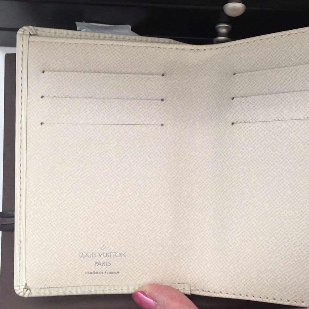 Authentic Epi LV wallet - Picture 2 of 3